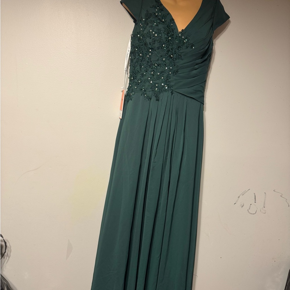 Elegant Green Evening Gown